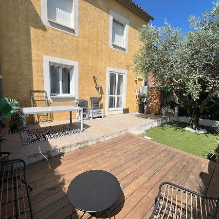 Terrasse Avec Parking 于泽斯